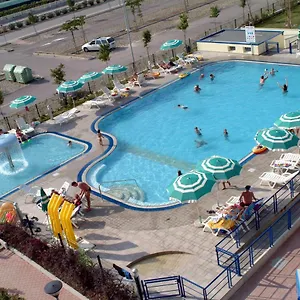 Altanea Residences Con Piscina Appartement Caorle